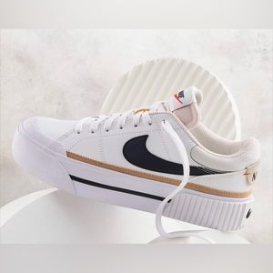 Women’s size 7.5 Nike Court Legacy Lift